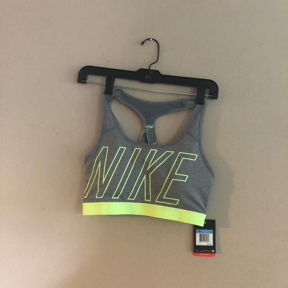 Nike Sports bra. Sz Medium. NWT